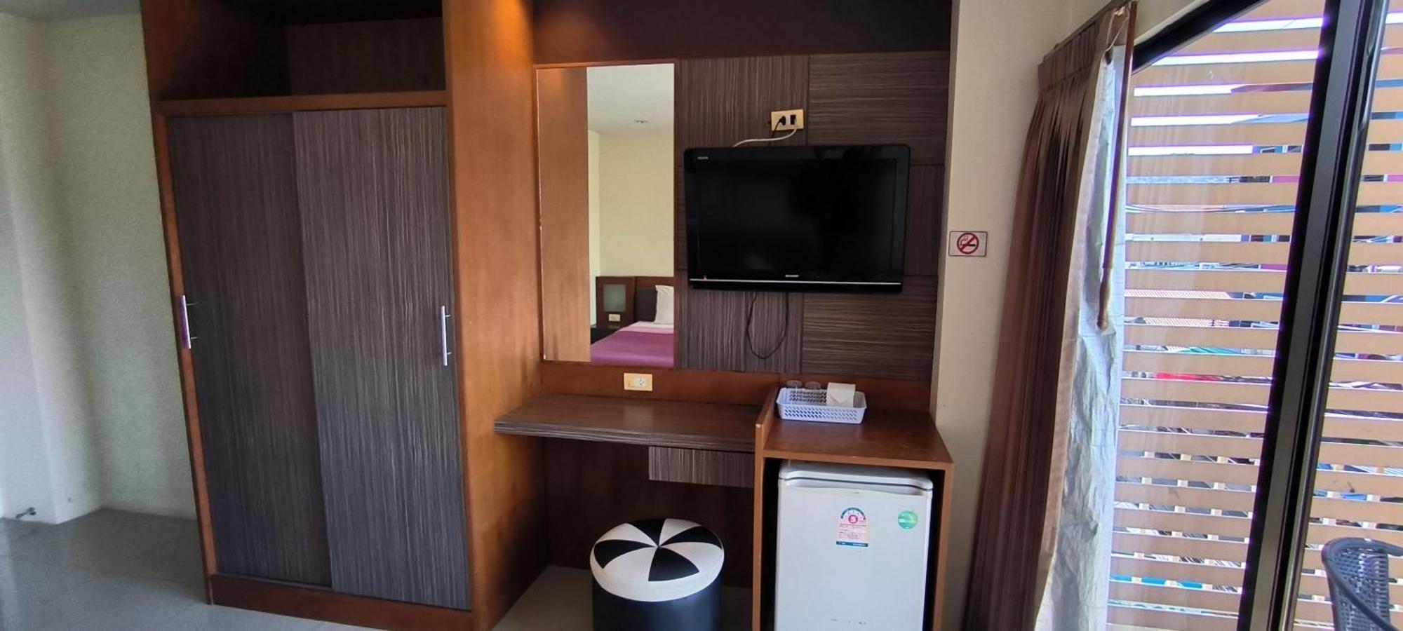 Kanpai Hotel Patong Exterior photo