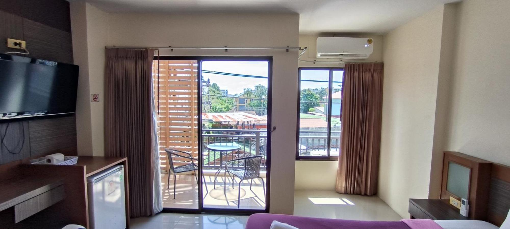 Kanpai Hotel Patong Exterior photo