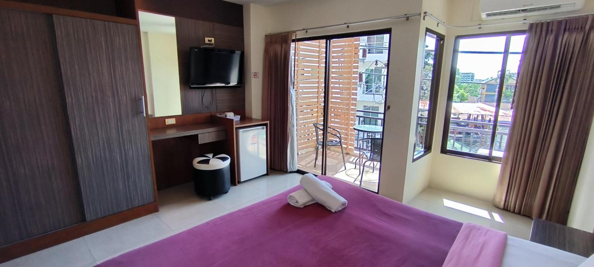 Kanpai Hotel Patong Exterior photo