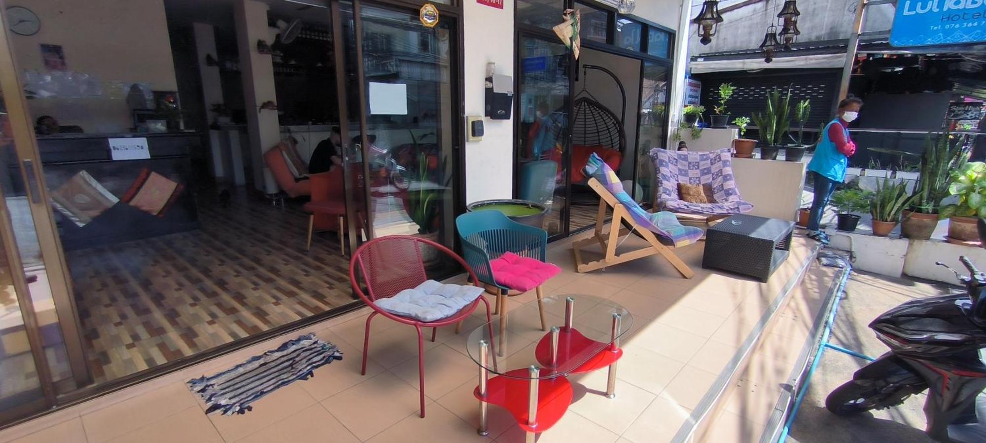 Kanpai Hotel Patong Exterior photo
