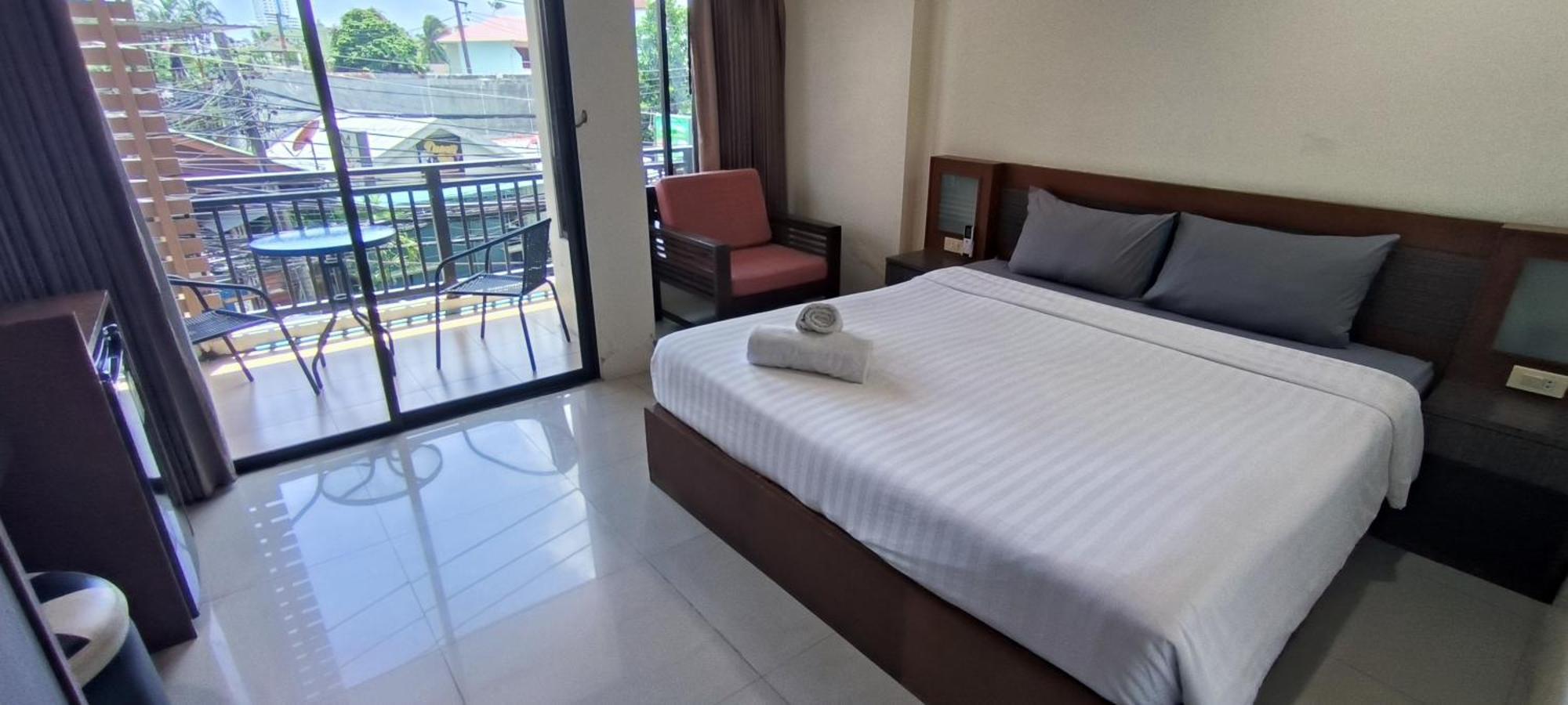 Kanpai Hotel Patong Exterior photo