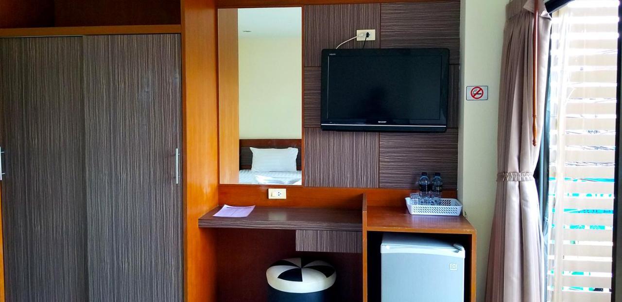 Kanpai Hotel Patong Exterior photo