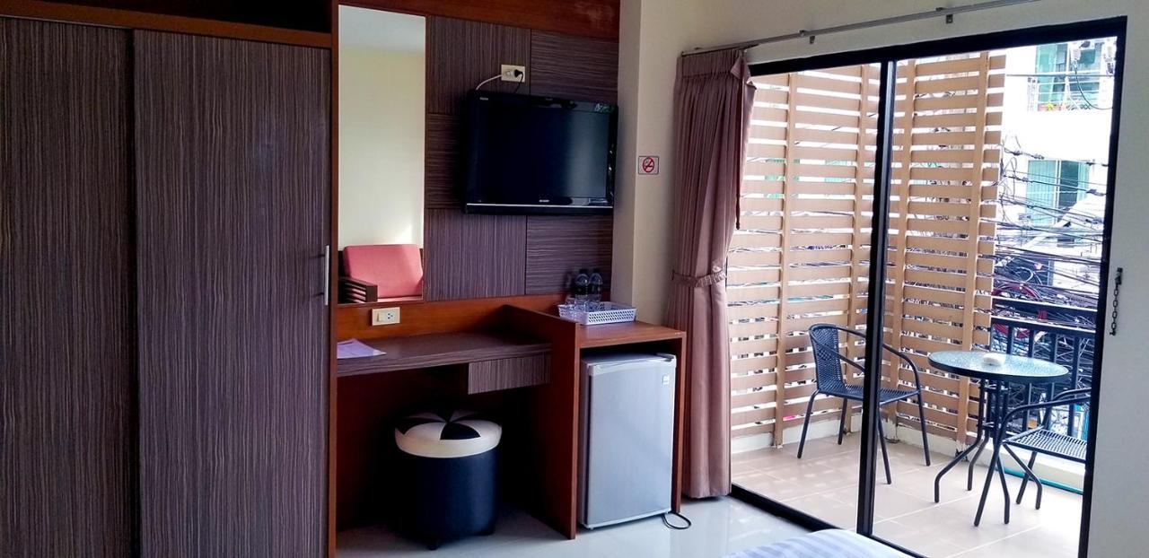 Kanpai Hotel Patong Exterior photo